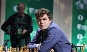 Шахматы прогнулись под Карлсена: FIDE смирилась с джинсами